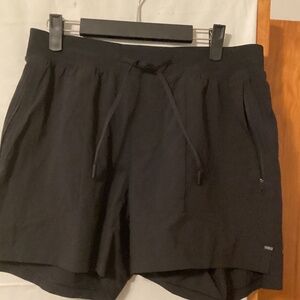 LULULEMON MENS SHORTS SZ M